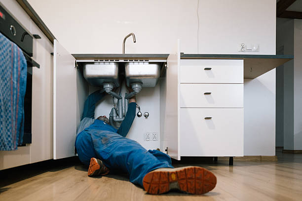 Professional Leak Detection technician working in Savoy, TX